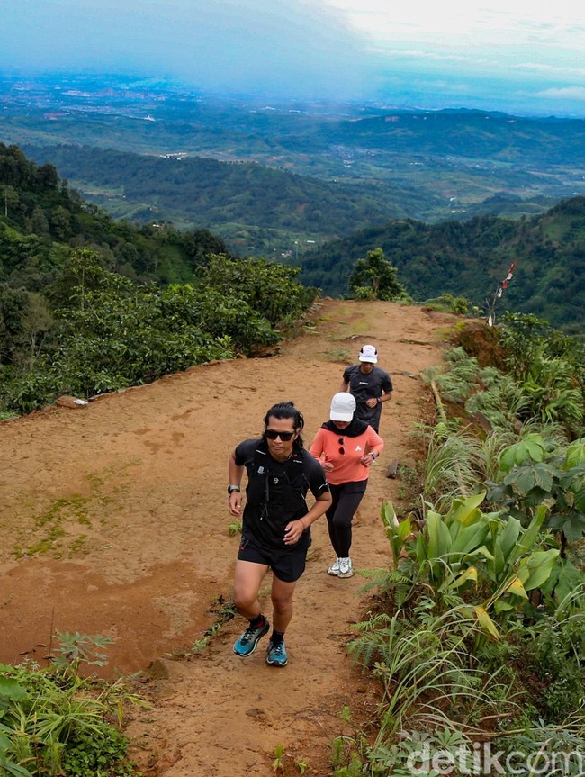 Jalur Trail Cisadon, Destinasi Favorit Pelari Berburu Elevasi