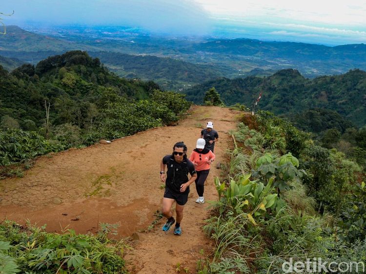 Jalur Trail Cisadon, Destinasi Favorit Pelari Berburu Elevasi