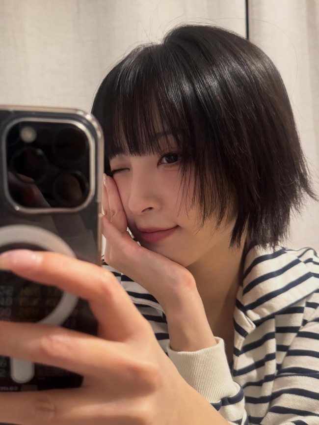 Mengenai kecantikannya, Jung Hye Sung mengatakan penampilan awet mudanya bukan hanya hasil dari genetik tetapi juga disiplin diri. Ia mengaku rajin Pilates dan yoga juga menerapkan diet seimbang.Foto: Instagram @junghyesung91