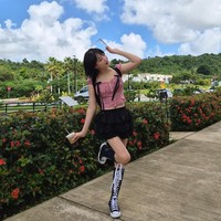 Dikenal cantik, Jung Hye Sung ternyata dijaga sang ayah sejak dulu. Di acara Happy Together 3, pemain ‘Good Manager’ itu mengaku sering diikuti ayahnya ketika kuliah agar tidak diganggu oleh pria.Foto: Instagram @junghyesung91