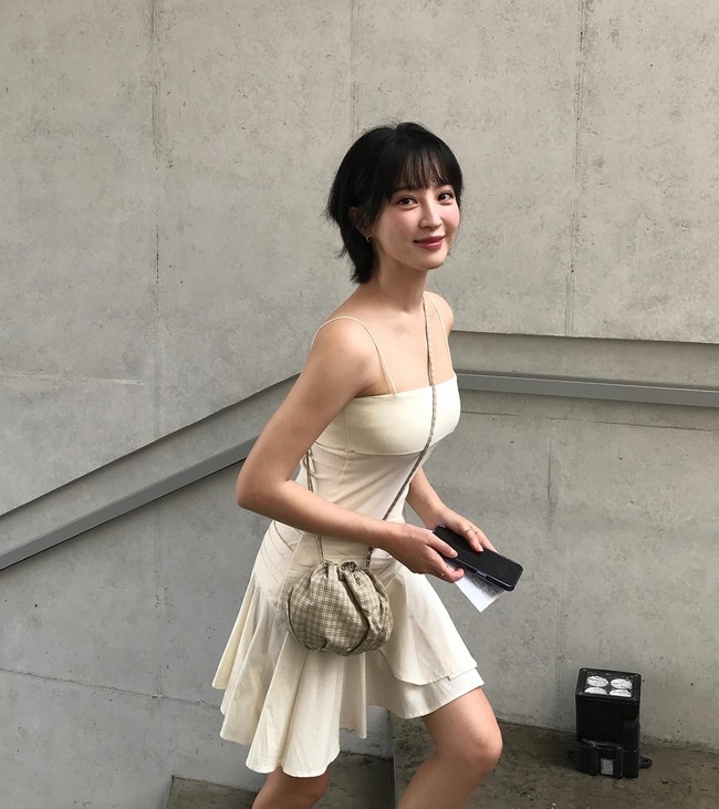 Bintang ‘The Practical Guide to Love’ tersebut sudah dikenal karena kecantikannya saat kuliah yang membuatnya dijuluki ‘Sungkyunkwan Goddess’. Foto: Instagram @junghyesung91