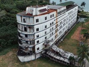 Nasib Tragis Hotel Terapung Ikon Wisata yang Berakhir Jadi Rongsokan Berkarat