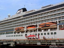 Kapal Pesiar Viking Sky Sandar di Lombok Barat, 930 Turis Jelajahi Destinasi Lokal