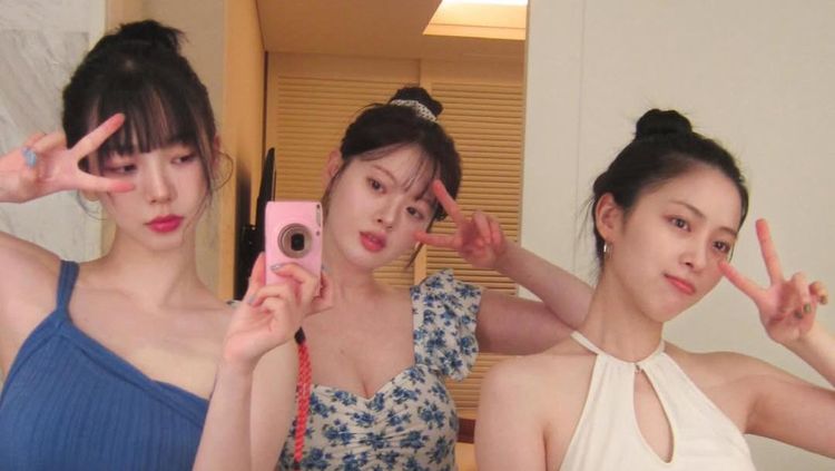 Friendship Goals! Karina aespa & Ryujin ITZY Pamer Foto Liburan ke Jepang