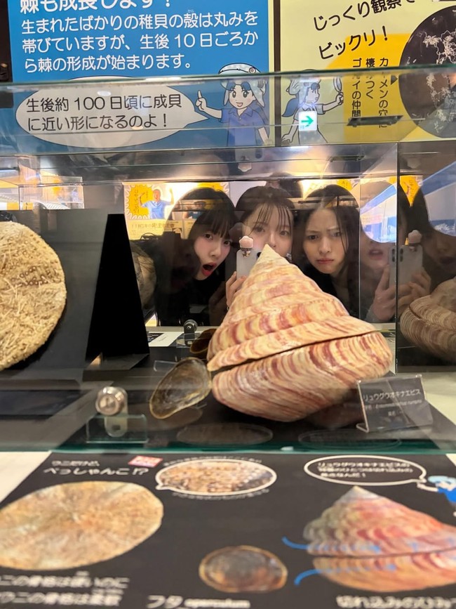 Persahabatan Karina aespa, Ryujin ITZY, dan Han Su Ah mencuri sorotan penggemar. Baru-baru ini, ketiganya menikmati waktu liburan ke Jepang. Foto: Instagram