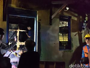 Rumah Warga Mangkubumen Solo Ludes Terbakar Saat Ditinggal Tarawih