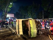 Mobil Boks Oleng Hantam Ford di Gatsu Bandung, Ini Kronologinya