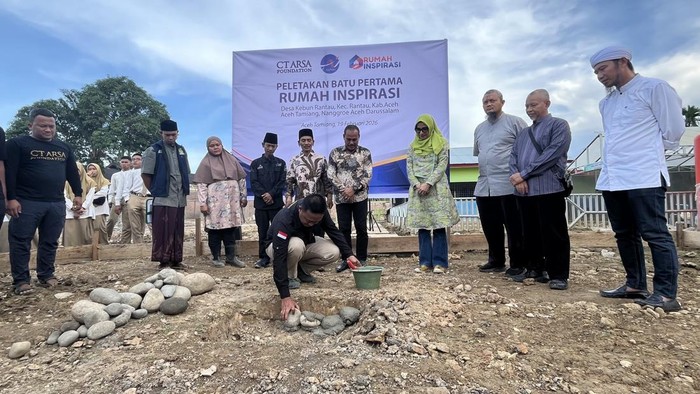 Kegiatan peletakan batu pertama Rumah Inspirasi di Kabupaten Aceh Tamiang. (Kartika Sari/detikSumut)