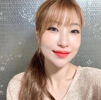 Untuk tampil total, Lee Se Young juga sudah memakai hair extension, sehingga menambah volume rambut aslinya. Foto: dok. Instagram @seyoung_1408