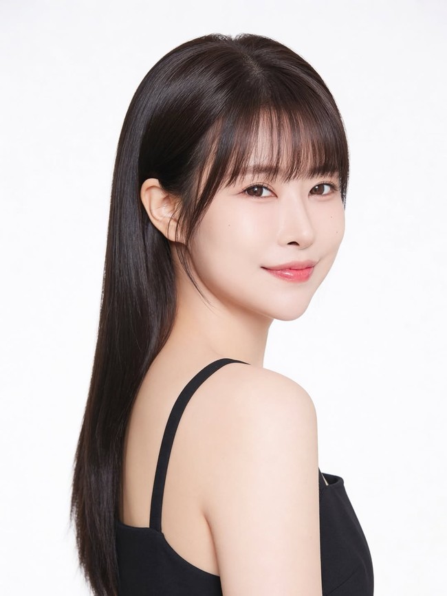 Setelah insiden tersebut, Lee Se Young menjalani operasi revisi untuk mengangkat filler payudara yang menyebar ke punggung dan payudara kanannya. Perlahan aktris 33 tahun mendapatkan tampilan yang ia inginkan. Foto: dok. Instagram @seyoung_1408