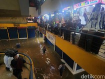 Luapan Kali Pesanggrahan Rendam Pasar Cipulir Sejak Pagi