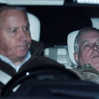 Usai polisi memeriksanya selama berjam-jam, Andrew dinyatakan bebas bersyarat. Terlepas dari drama keluarga Kerajaan, dukungan Raja Charles untuk fashion Inggris tetap nyata dan konsisten. (Foto: Getty)