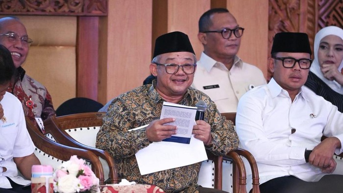 Mendikdasmen Abdul Muti tegaskan bila MBG kurangi anggaran pendidikan kementeriannya.