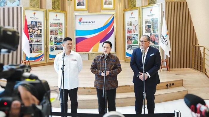 Menpora Erick Thohir, Ketua Umum KOI Raja Sapta Oktohari, dan Duta Besar Indonesia untuk Malaysia Mohamad Hasrin Tengku Hussin.