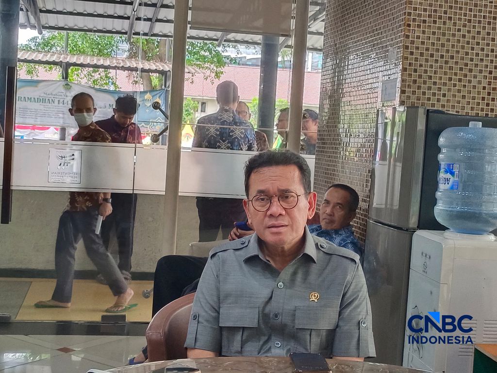 Menteri Perdagangan (Mendag) Budi Santoso saat ditemui wartawan di kantornya, Jakarta, Jumat (20/2/2026). (CNBC Indonesia/Martyasari Rizky)