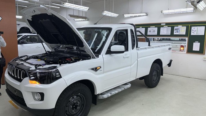 Mobil Pickup impor India buat Koperasi Desa Merah Putih