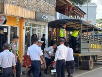 Polisi Angkut Puluhan Motor di Trotoar Jalan Soekarno-Hatta Labuan Bajo