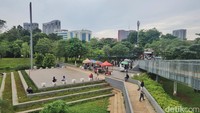 Fasilitas ini turut berperan sebagai ruang terbuka biru yang mendukung kualitas lingkungan perkotaan. 