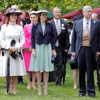 Andrew Mountbatten-Windsor diamankan di kediaman sementaranya di Wood Farm, Norfolk, Inggris, terkait kasus yang kembali menyeret namanya dalam kasus sang predator seks, Jeffrey Epstein. Di tengah situasi tersebut, perhatian publik tak hanya tertuju pada sang mantan pangeran, tetapi juga kepada dua putrinya dari pernikahannya dengan Sarah Ferguson, yakni Putri Beatrice dan Putri Eugenie. Foto: UK Press via Getty Images/Mark Cuthbert