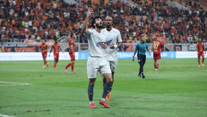 Gol Sheriddin Boboev tak cukup membawa PSM Makassar curi poin di markas Persija Jakarta. PSM kalah dengan skor 1-2 di Jakarta International Stadium.