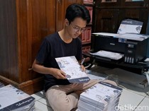 Cerita Mahrus Rintis Bisnis Undangan Modal Printer Rumahan