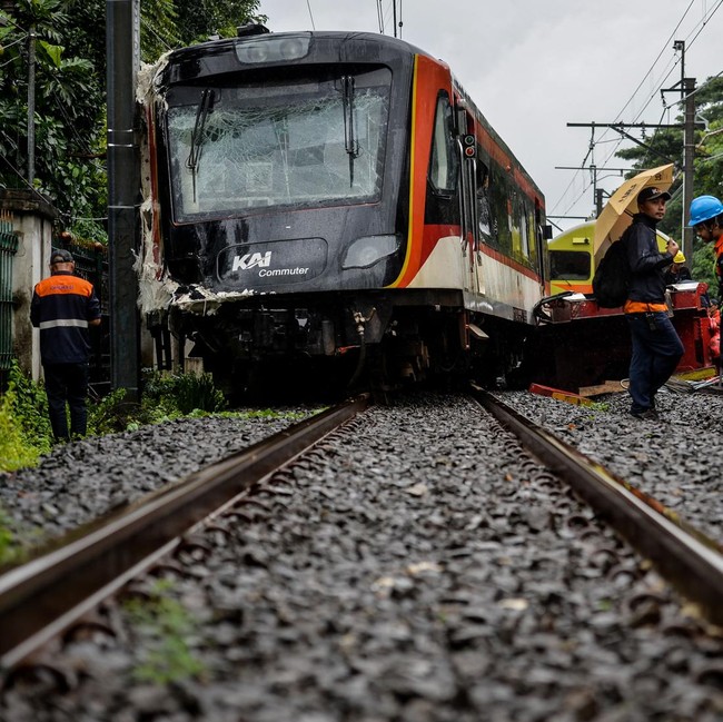 Penampakan Kereta Bandara Soekarno-Hatta Usai Tabrak Truk di Poris Tangerang