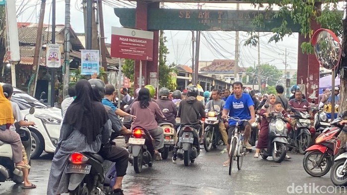 Perempatan Pagesangan Surabaya