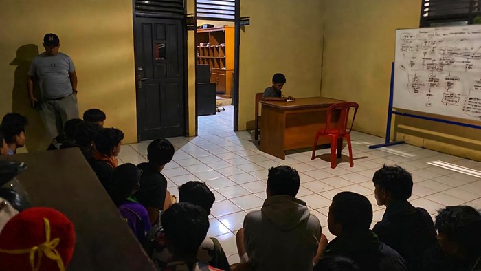 Polisi amankan remaja perang sarung di Sukabumi.