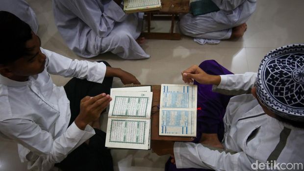 Kegiatan di Pesantren Tuna Rungu Darul Ashom, Godean, Sleman, Jumat (20/2/2026).