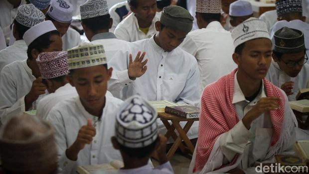 Kegiatan di Pesantren Tuna Rungu Darul Ashom, Godean, Sleman, Jumat (20/2/2026).