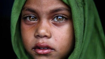 Tidak pakai softlens, ini asli. Foto: Mou Aysha via Bored Panda