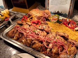 Buka Puasa Mewah! Ada Chicken Shawarma hingga Kunafa Cheese Cake di Sini