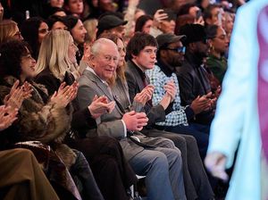 Video: Tak Lama Usai Andrew Ditangkap, Raja Charles Hadiri Fashion Week