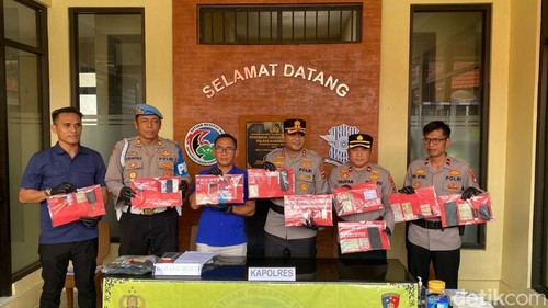 Polres Karangasem saat melakukan press release tangkapan kasus narkoba di Polres Karangasem, Jumat (20/2/2026).