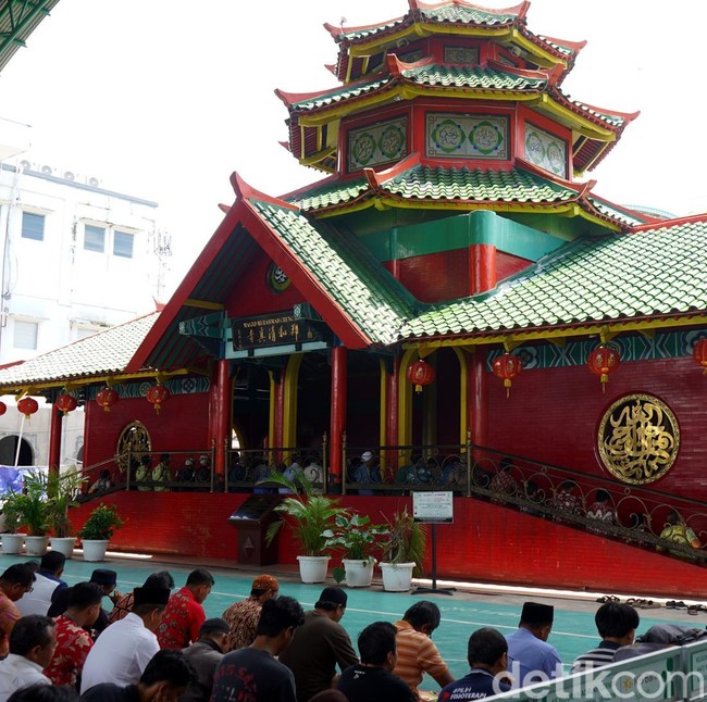 Salat Jumat Pertama Bulan Ramadan di Masjid Cheng Hoo Surabaya