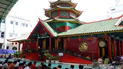Salat Jumat Pertama Bulan Ramadan di Masjid Cheng Hoo Surabaya