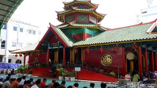 Salat Jumat Pertama Bulan Ramadan di Masjid Cheng Hoo Surabaya