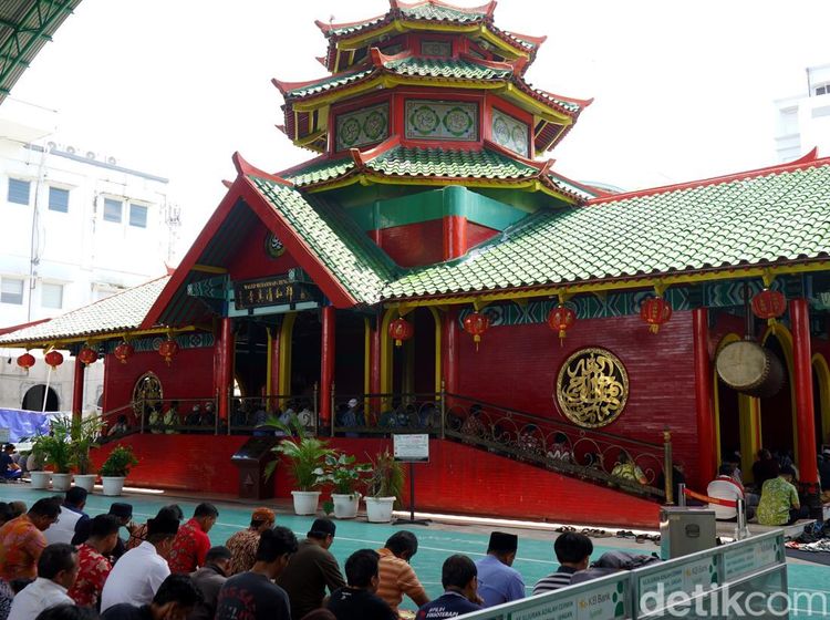 Salat Jumat Pertama Bulan Ramadan di Masjid Cheng Hoo Surabaya