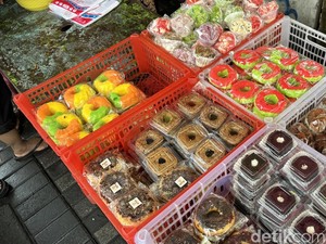 Berburu Takjil di Kampung Kue Surabaya, Rp 20 Ribu Sudah Dapat Banyak