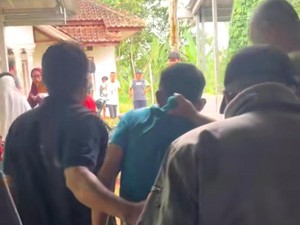 Viral Aksi Penangkapan Pencuri Kabel Listrik di Ciamis