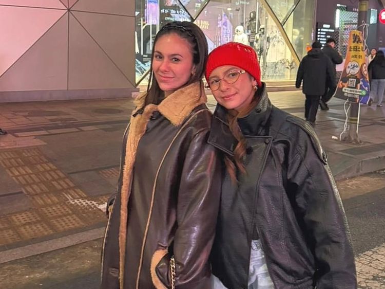 Potret Wulan Guritno Liburan ke Korea, Kompak Tampil Stylish Bareng Anak