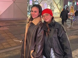 Potret Wulan Guritno Liburan ke Korea, Kompak Tampil Stylish Bareng Anak