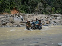 Tiga Jembatan Rusak Diterjang Banjir, Akses Desa Sibio-Bio Masih Terputus
