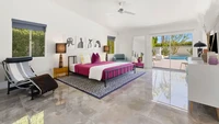 Terdapat empat kamar tidur dan empat kamar mandi. Masing-masing ruangan memiliki interior yang berbeda-beda. Foto: David Emerson via New York Post