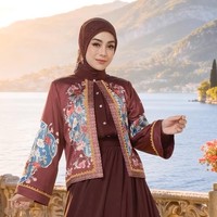 Celine Evangelista sudah mulai tertarik dengan ajaran Islam sejak 2017 dan mulai mengikuti kajian. Ia mengaku, dari proses itulah rasa cinta pada Islam tumbuh pelan-pelan. Foto: Dok. Instagram Celine Evangelista, Mandjha Ivan Gunawan