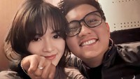 Ya biasanya gitu. Sambil main biliar di rumah, kalau gabut, bertengkar, ajak main biliar selesai, ujar Denny Caknan ditemui di PIK, Jakarta Utara, Sabtu (21/2/2026). (Foto: dok Instagram denny_caknan)