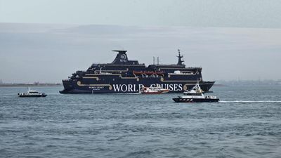 Detik-detik Evakuasi Kapal Pesiar Terbakar, 1 WNI Korbannya