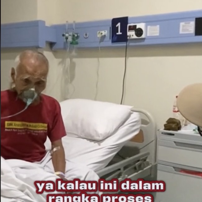 Kesabaran Diding Boneng Jalani Perawatan di RS Usai Sesak Napas
