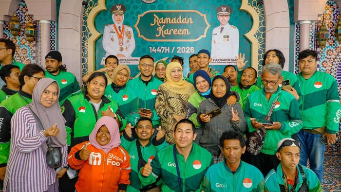 Gubernur Khofifah bersama para ojol