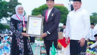 Gubernur Jatim Khofifah menerima rekor MURI Sajian buka puasa bersama berbasis jus kurma tercatat sebanyak 12.000 porsi, sajian nasi kebuli sebanyak 20.741 porsi untuk buka puasa bersama, serta pembacaan 99 Asmaul Husna secara serentak yang diikuti 18.000 peserta.